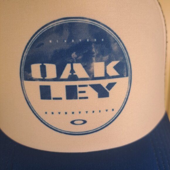 OAKLEY Classic Snap Back Blue White Trucker Hat - Picture 2 of 8